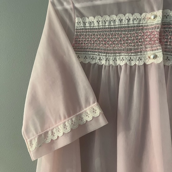 Vintage sheer nightgown 🎀 - Picture 3 of 4